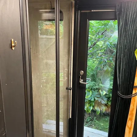Stunning Tiny House In Beautiful Garden Apartament *