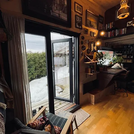 Stunning Tiny House In Beautiful Garden *