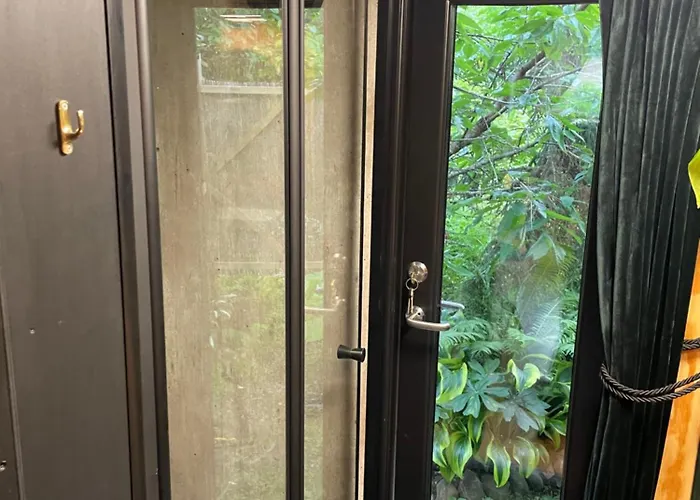 Stunning Tiny House In Beautiful Garden Apartment *